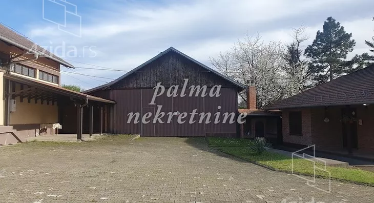 Poslovna zgrada | 4zida