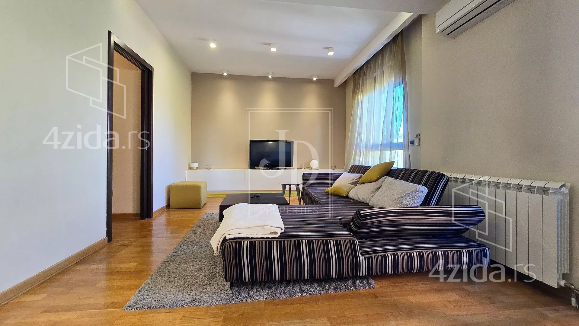 Petosoban stan | 4zida