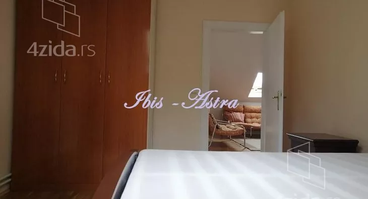 Četvoroiposoban stan | 4zida