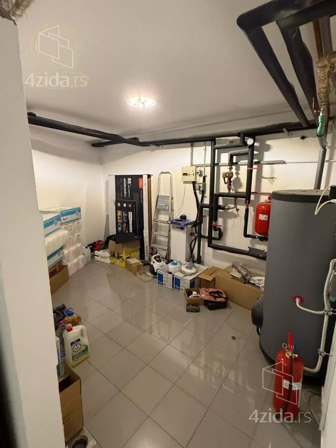 Poslovni prostor | 4zida