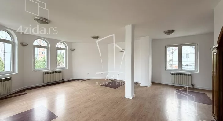 Poslovna zgrada | 4zida