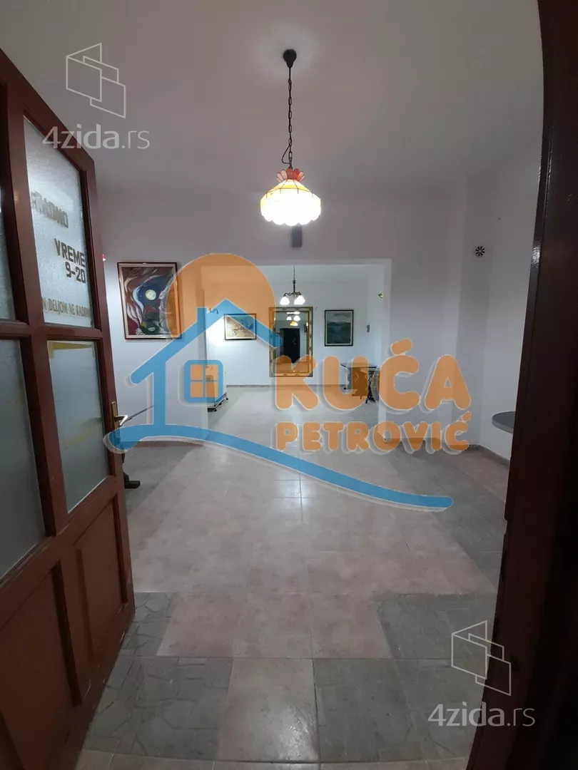 Lokal | 4zida