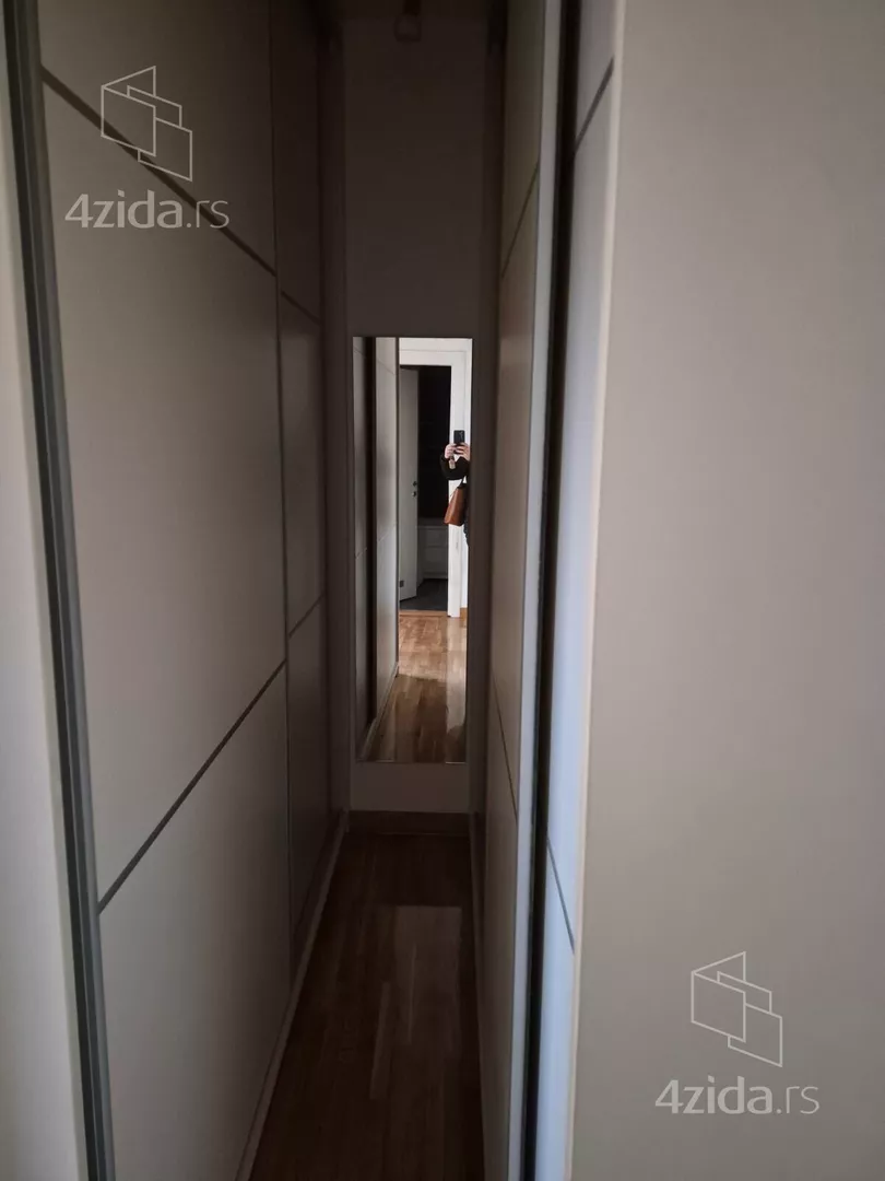 Četvoroiposoban stan | 4zida