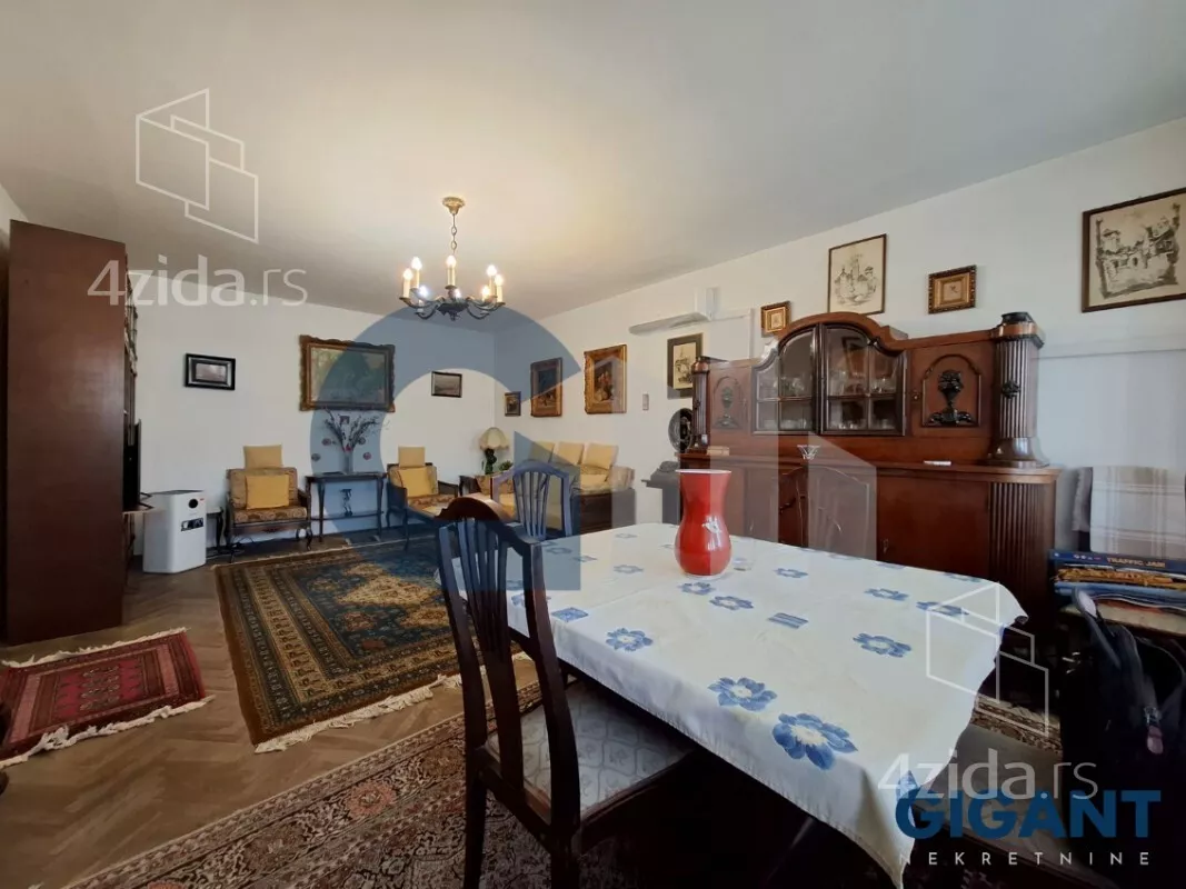 Četvoroiposoban stan | 4zida