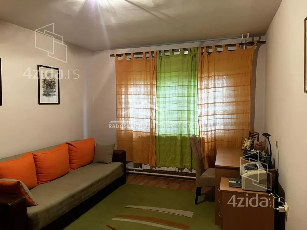 Šestosoban stan | 4zida