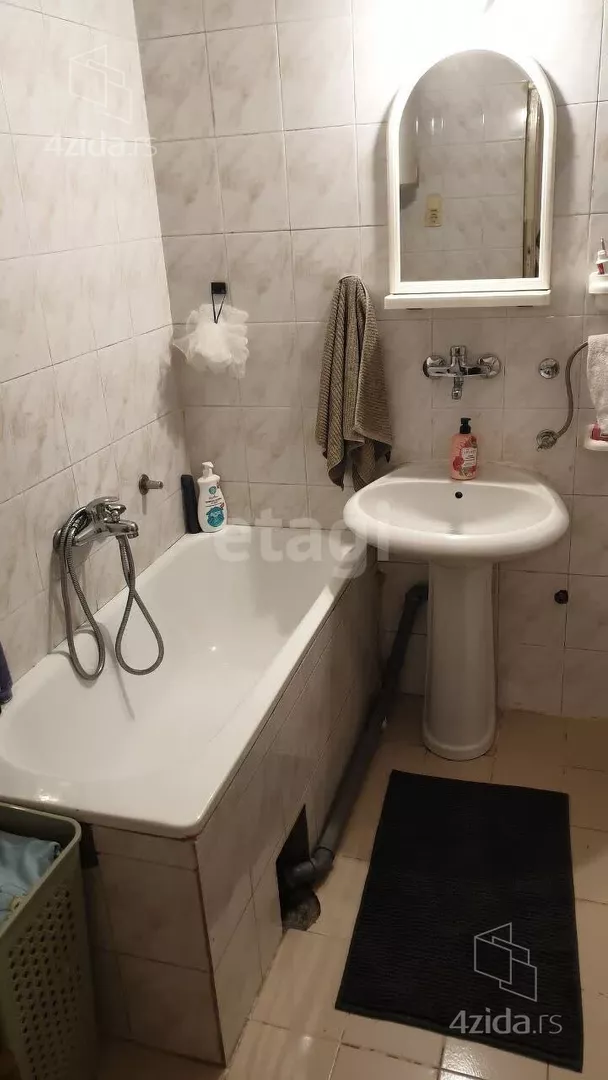 Šestosoban stan | 4zida