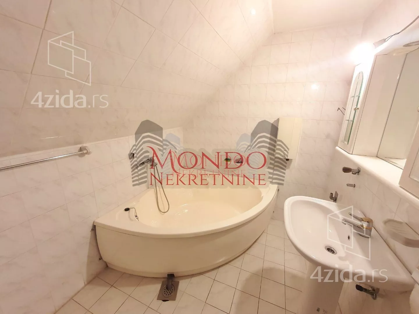 Poslovna zgrada | 4zida