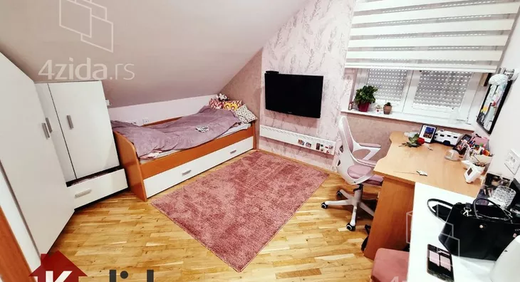 Šestosoban stan | 4zida