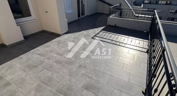 Šestosoban stan | 4zida