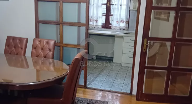 Šestoiposoban stan | 4zida