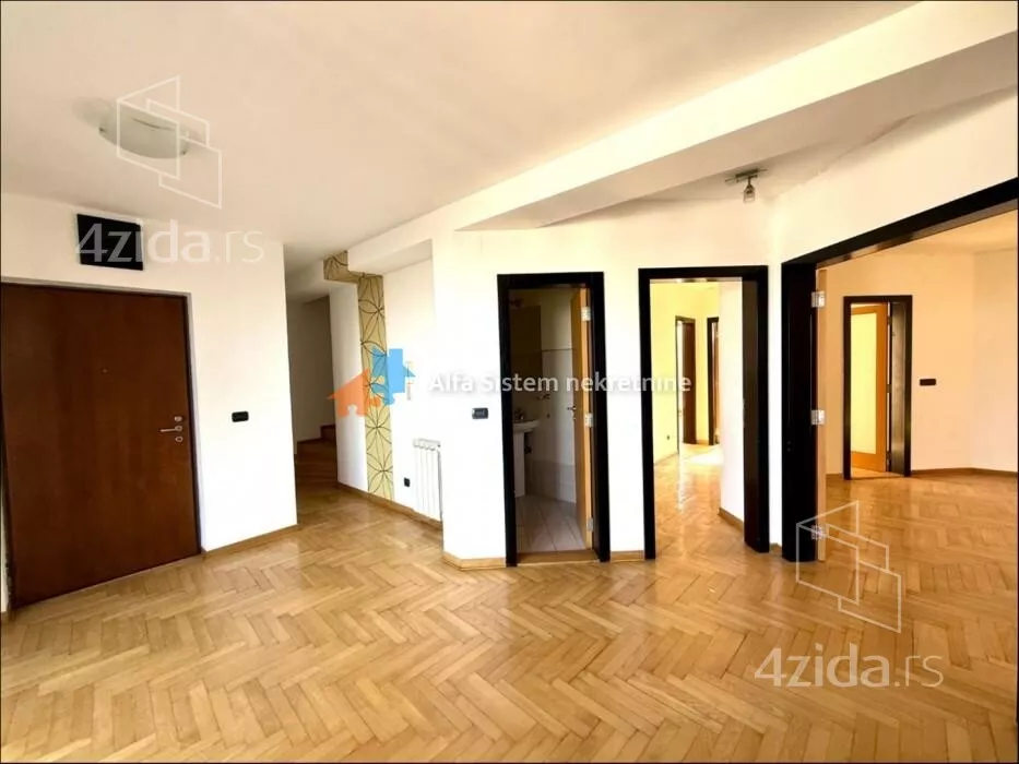 Šestosoban stan | 4zida