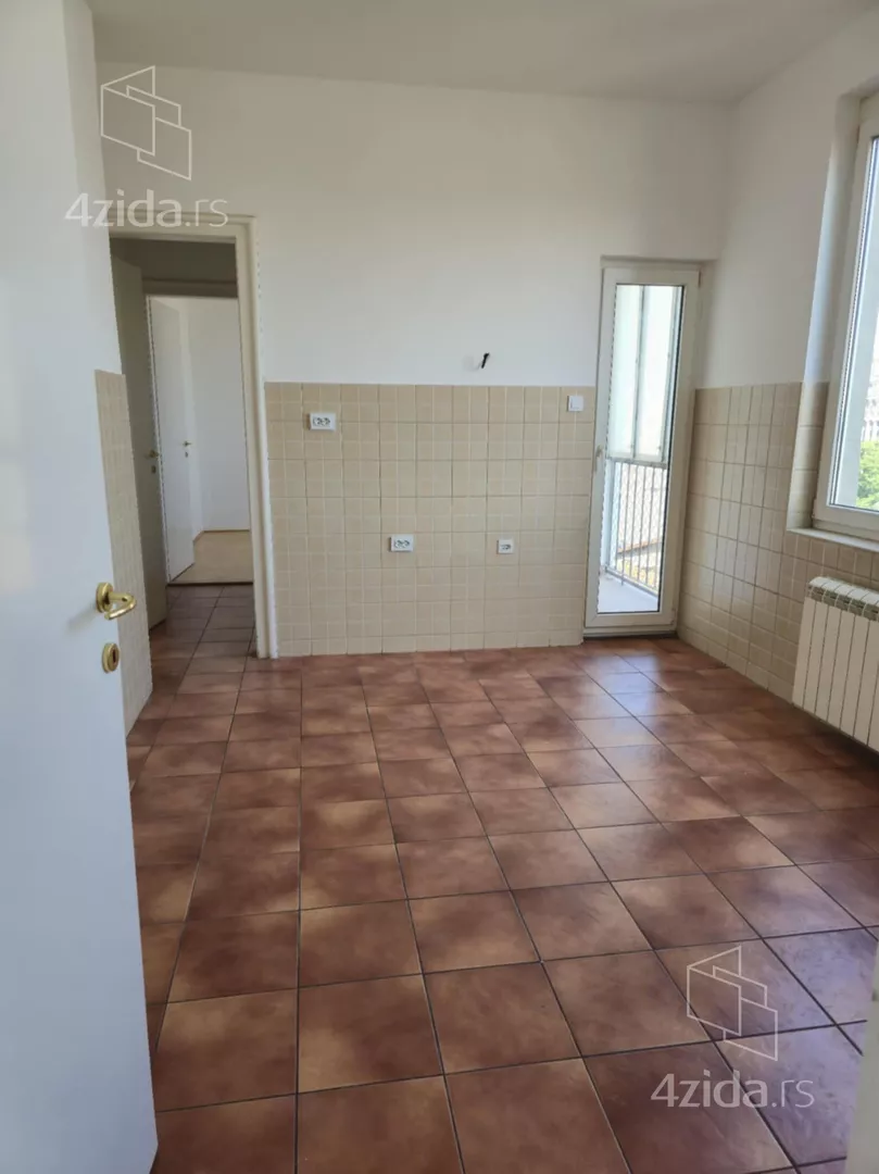Šestosoban stan | 4zida