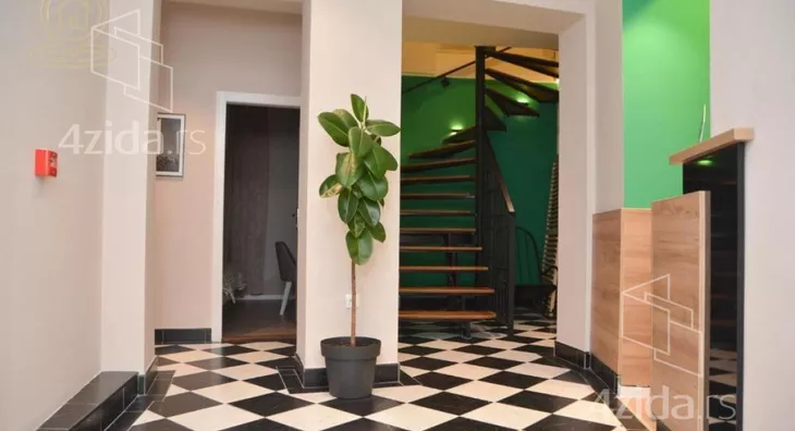 Poslovna zgrada | 4zida