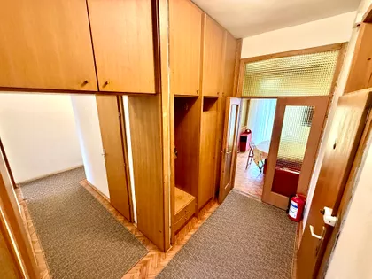 Radnička 31 | 4zida.rs