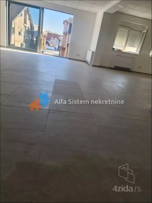Poslovna zgrada | 4zida