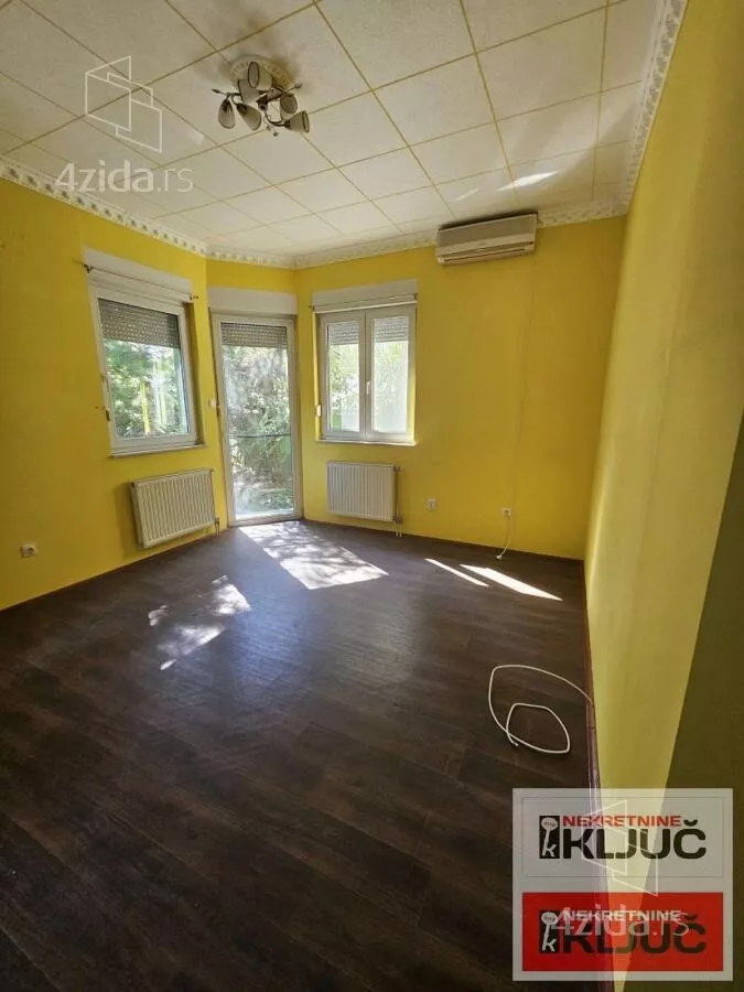 Četvoroiposoban stan | 4zida