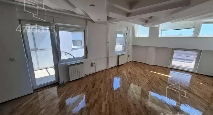 Šestosoban stan | 4zida