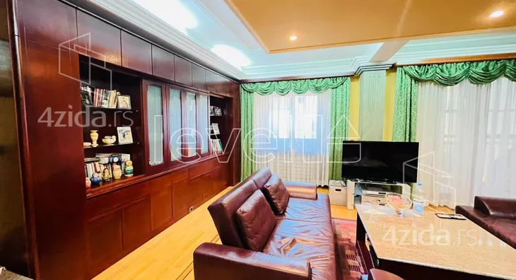 Petosoban stan | 4zida