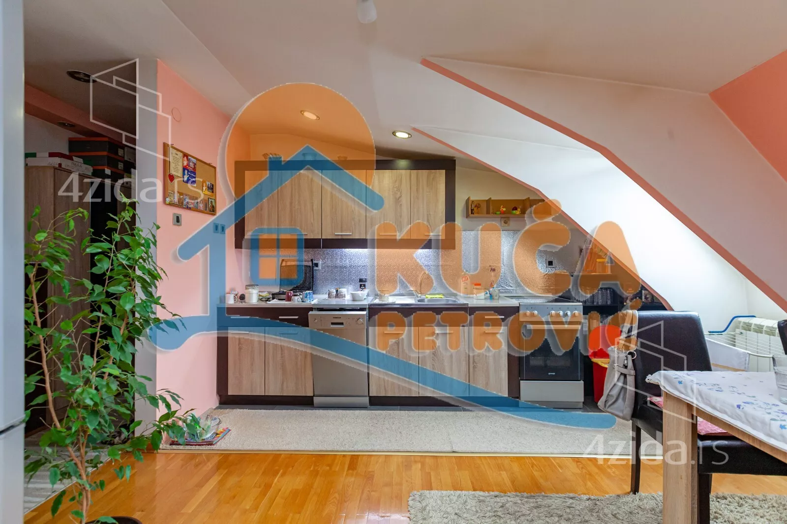Dvoiposoban stan | 4zida