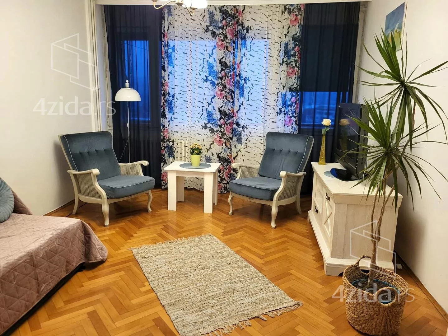 Dvoiposoban stan | 4zida