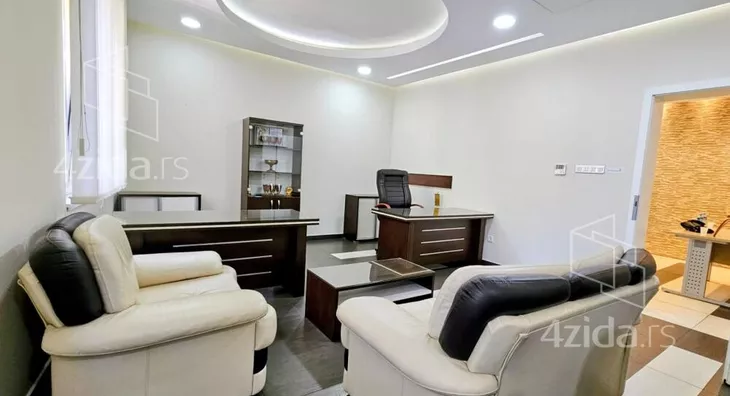 Poslovna zgrada | 4zida