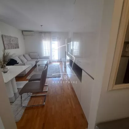 Gospodara Vučića | 4zida.rs