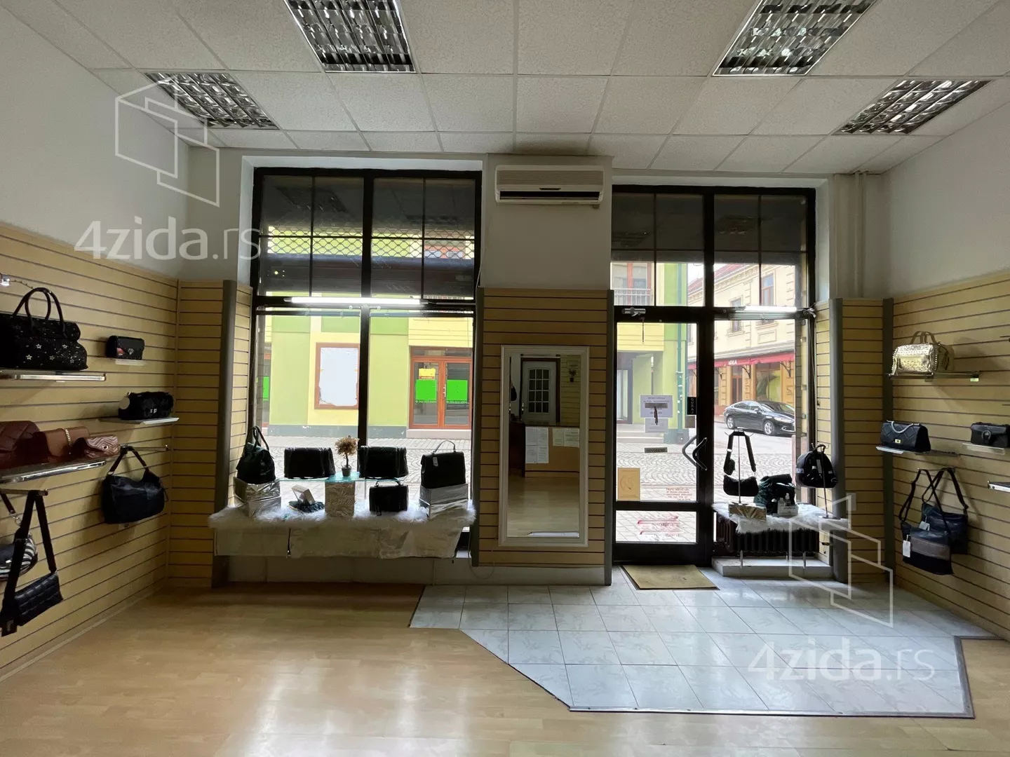 Lokal | 4zida