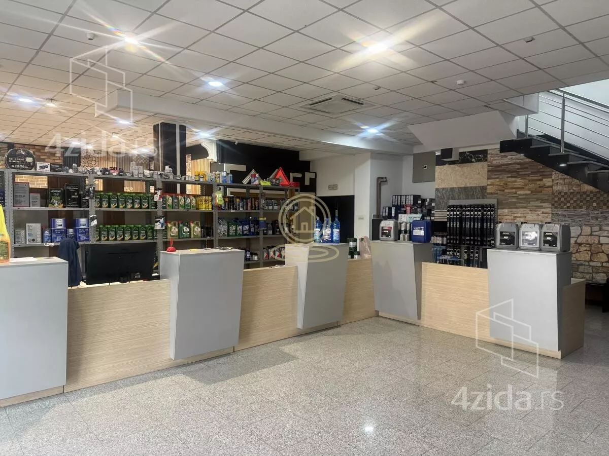 Poslovna zgrada | 4zida