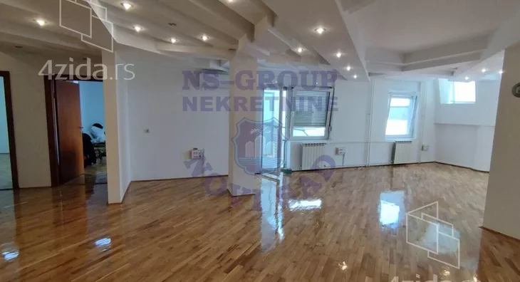 Šestosoban stan | 4zida