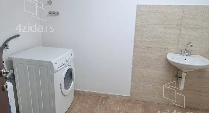 5-etažna kuća | 4zida