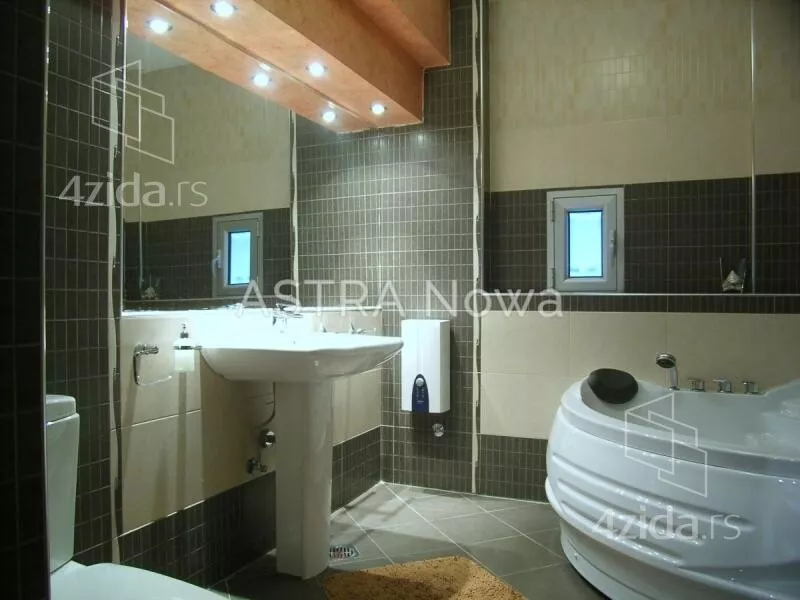 Šestosoban stan | 4zida