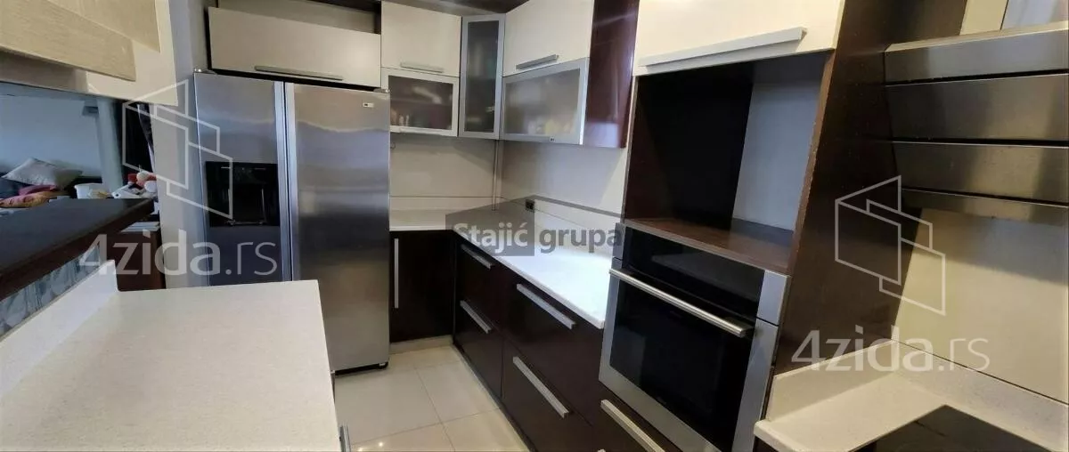 Petosoban stan | 4zida