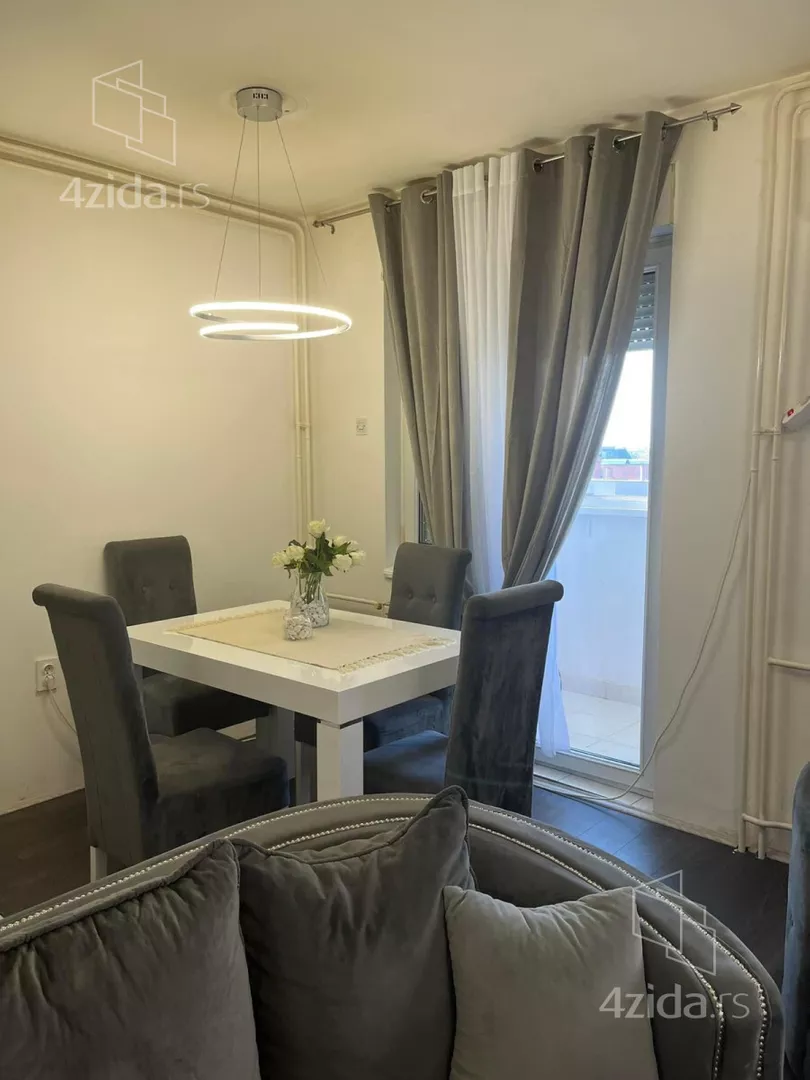 Četvoroiposoban stan | 4zida