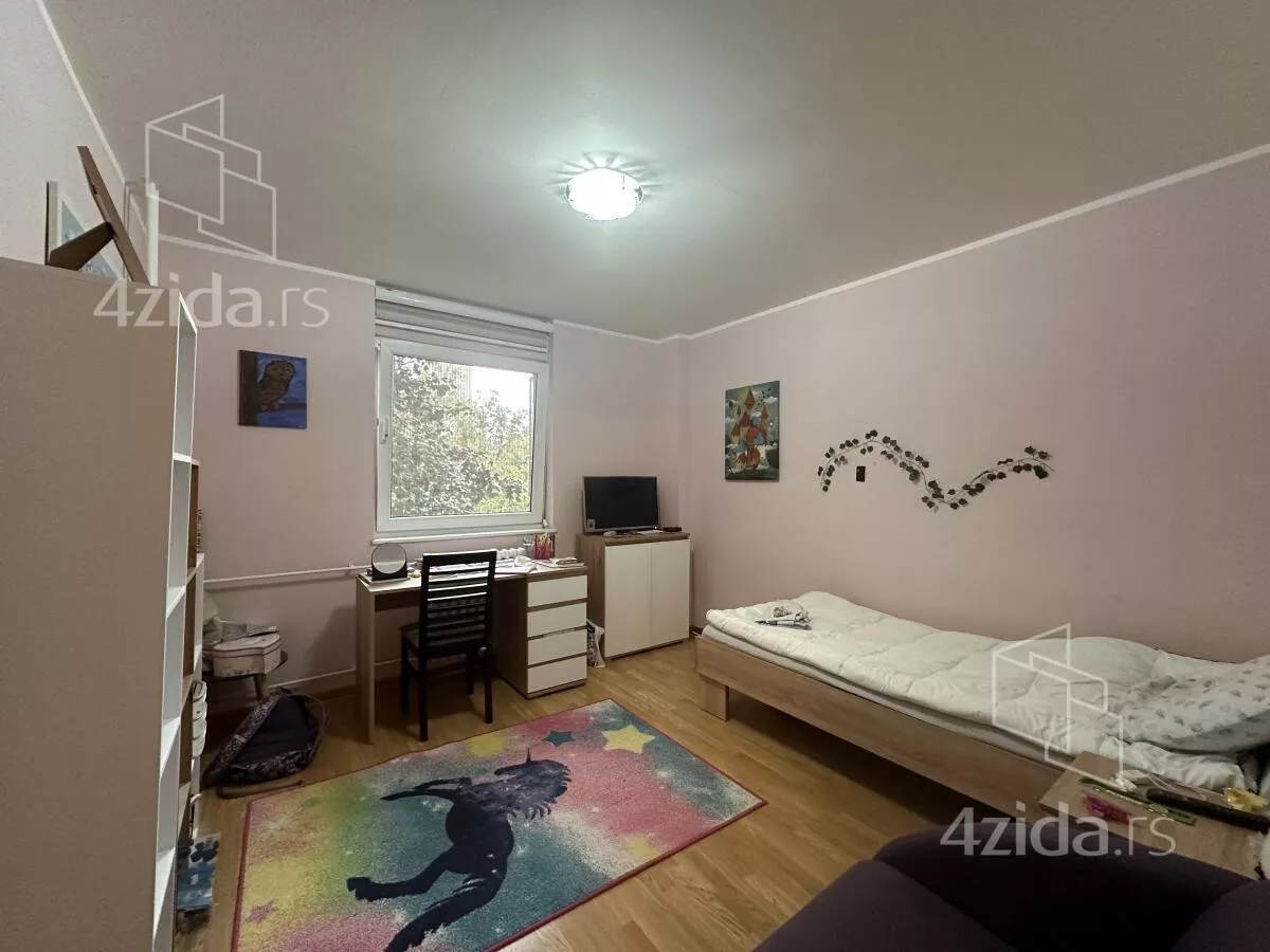 Petosoban stan | 4zida