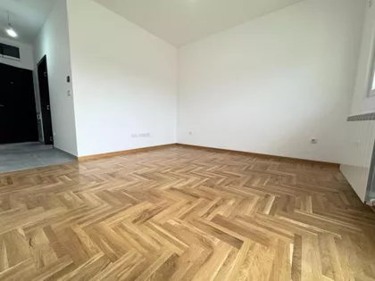 Surčin (mesto) | 4zida.rs
