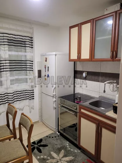 Rentgenova | 4zida.rs