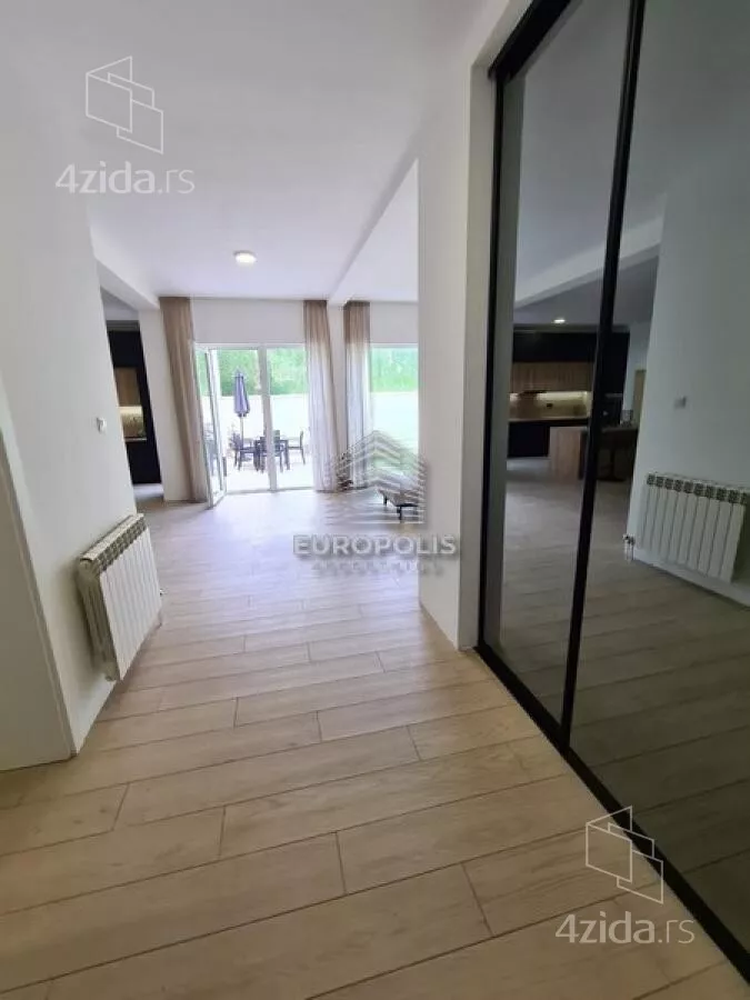 Šestosoban stan | 4zida