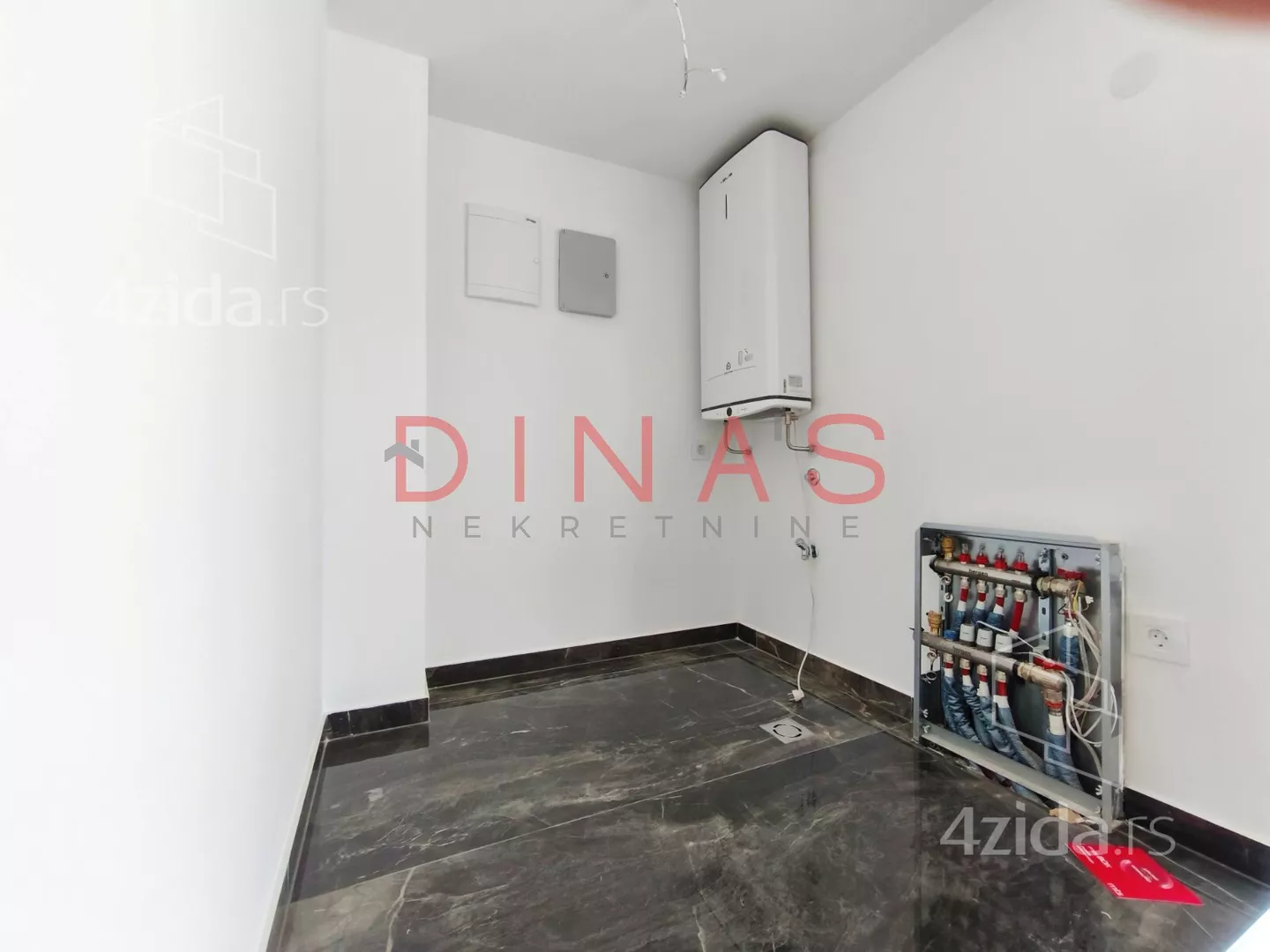 Četvoroiposoban stan | 4zida