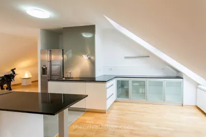 Crveni Pevac | 4zida.rs