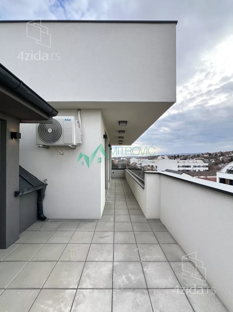 Šestosoban stan | 4zida
