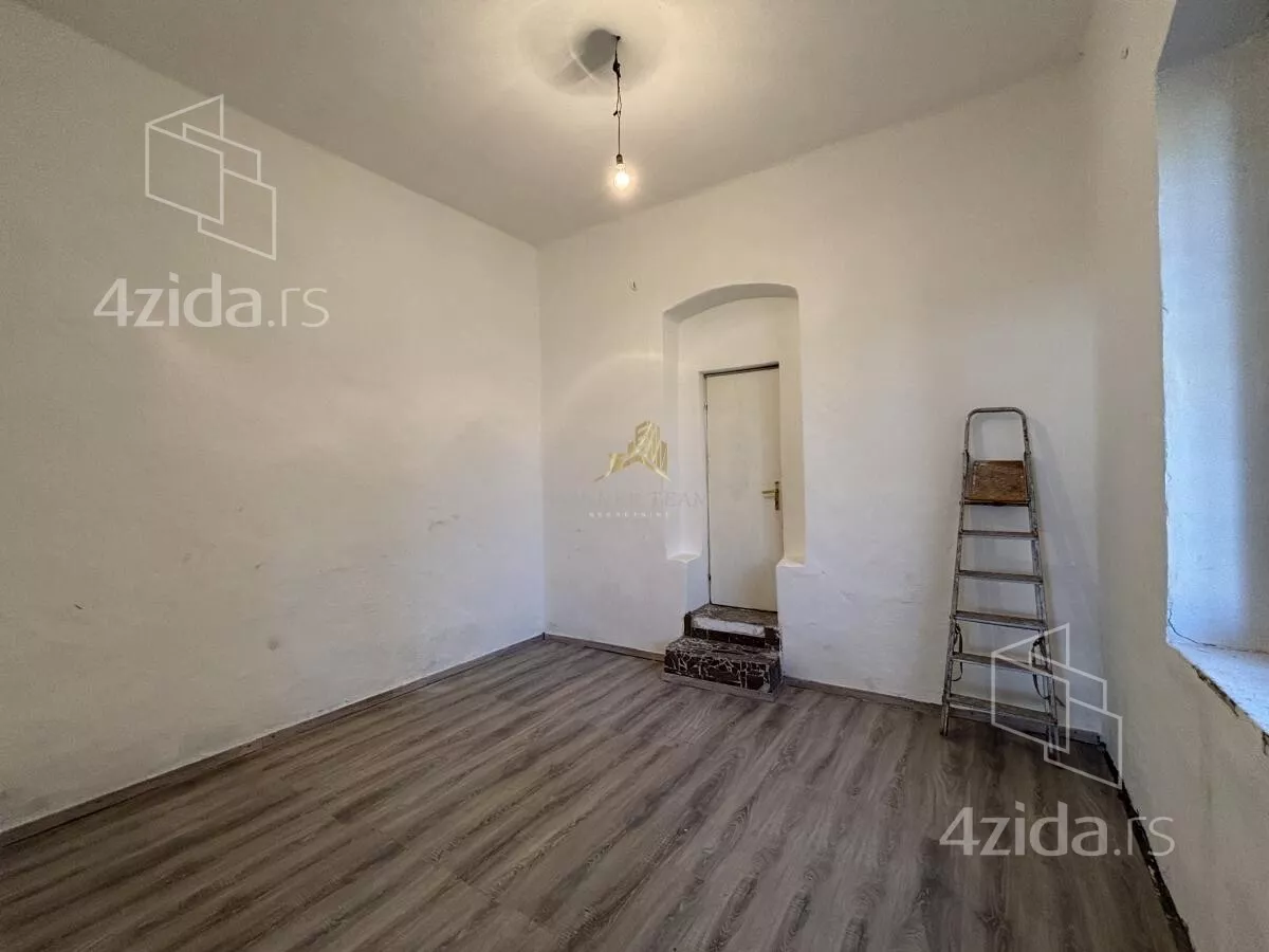 Lokal | 4zida