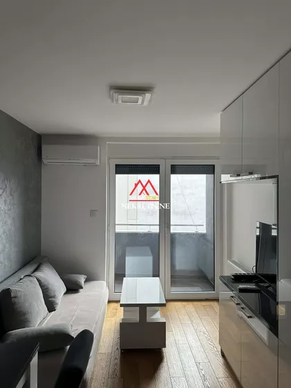 Lasla Gala | 4zida.rs