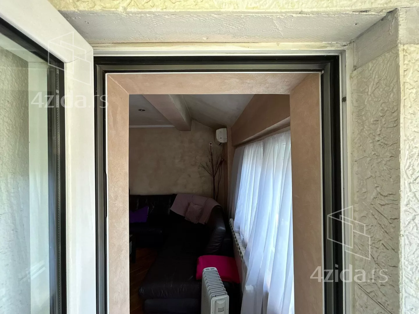 Četvoroiposoban stan | 4zida