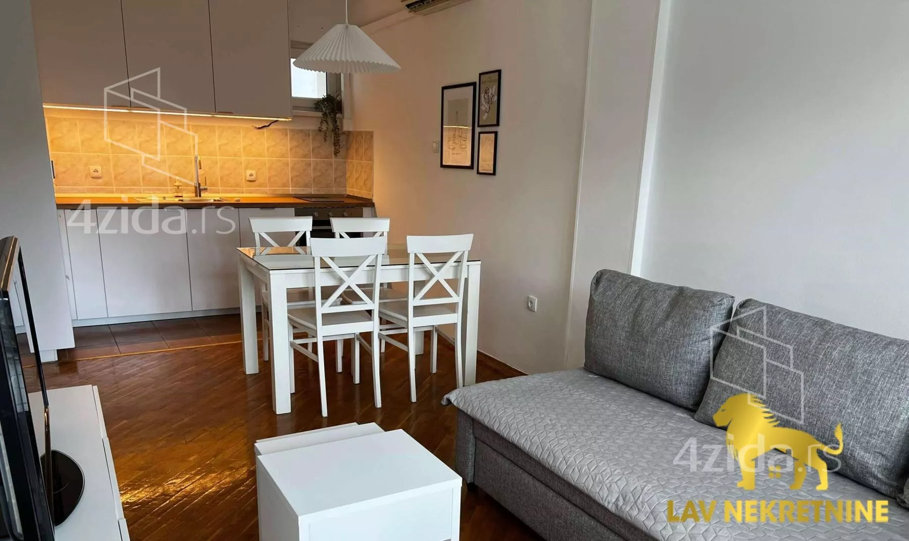 Jednoiposoban stan | 4zida