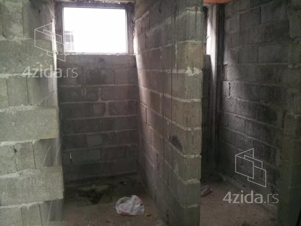 Poslovna zgrada | 4zida