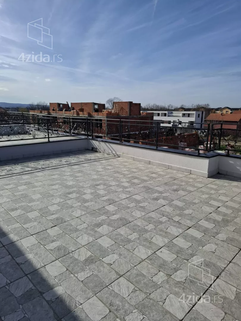 Troiposoban stan | 4zida