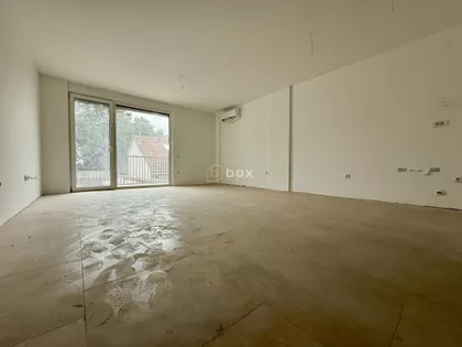 Crveni Pevac | 4zida.rs