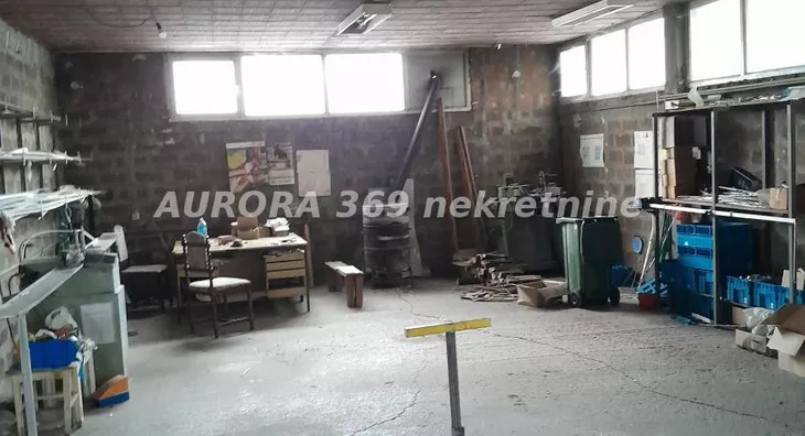 Poslovna zgrada | 4zida