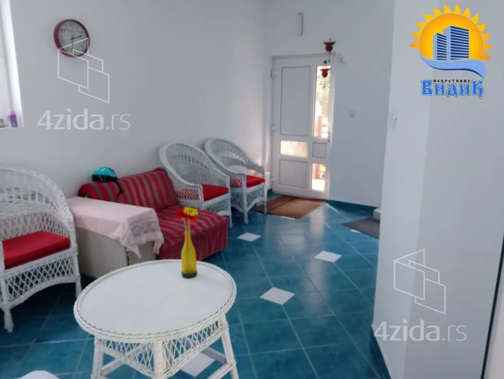 Lokal | 4zida