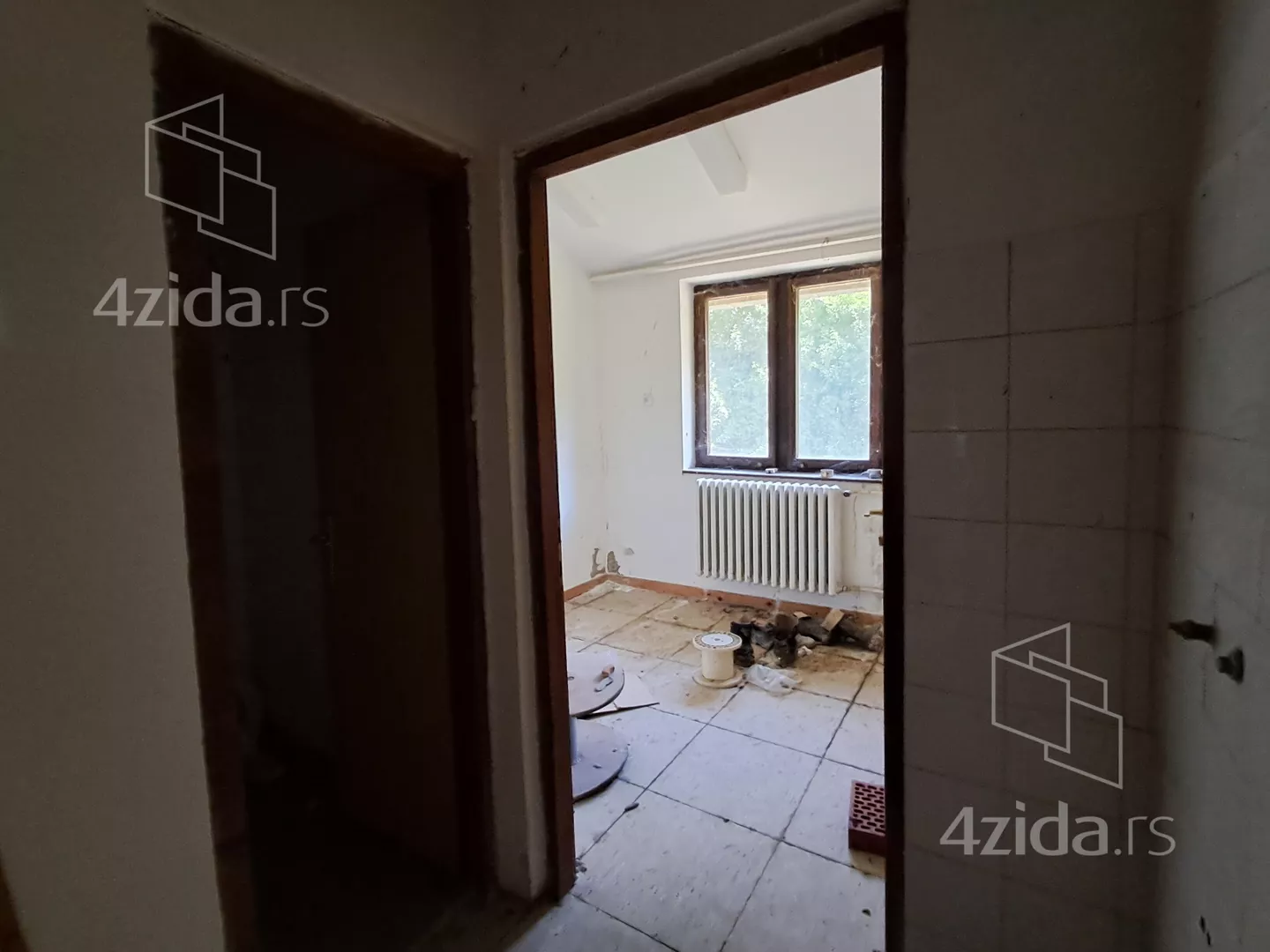 Poslovna zgrada | 4zida